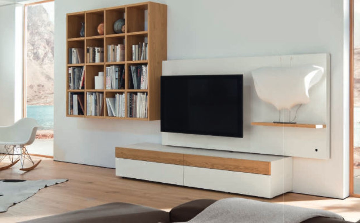 Kast Grof Retoucheren HULSTA Neo TV meubel in witte lak en eik natuur. Met bibliotheek en audio  muurpaneel. 367 x 42 x 176 cm. - Forme & Style
